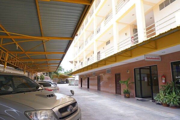 Aparcamiento sin asistencia gratuito