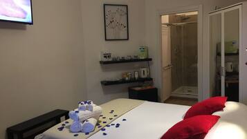 Classic Double Room, Partial Sea View | 1 bedroom, minibar, in-room safe, desk