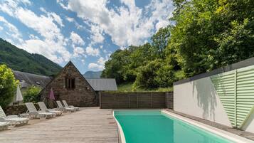 Seasonal outdoor pool