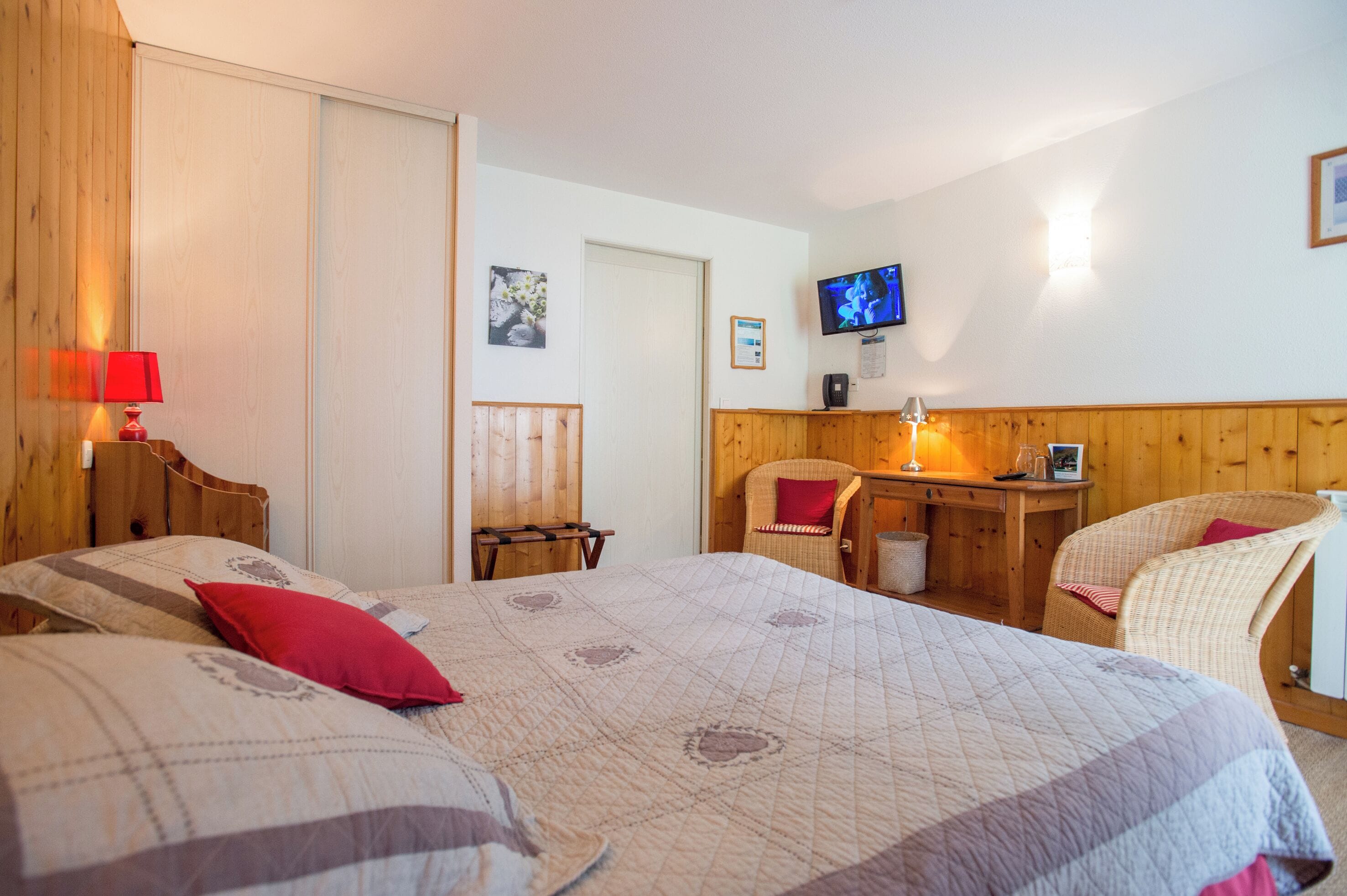 غرفة سوبيريور مزدوجة أو بسريرين منفصلين | مكتب وواي فاي مجانًا وملاءات أسرّة