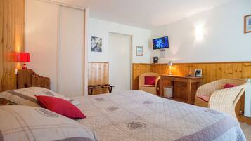 Superior Double or Twin Room | Desk, free WiFi, bed sheets