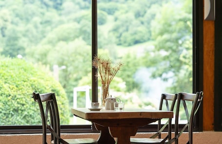 Restaurant. Garden & City Bagnères-de-Bigorre - Domaine de Ramonjuan