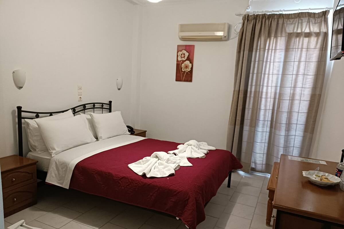 In-room safe, free WiFi, bed sheets