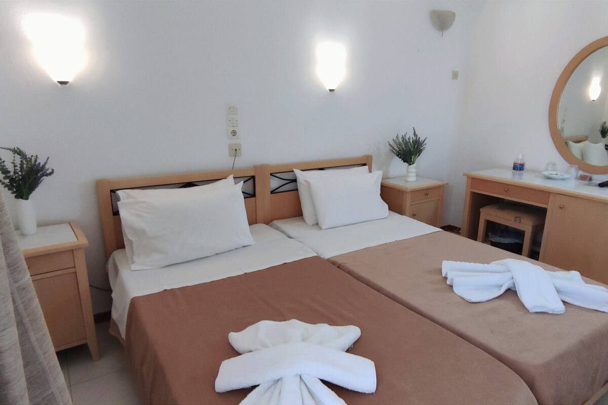 In-room safe, free WiFi, bed sheets