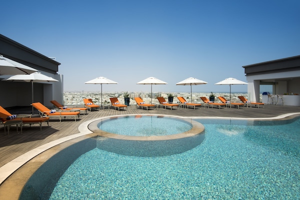 Outdoor pool, pool umbrellas, sun loungers