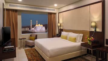 Deluxe Suite, 1 Bedroom | Premium bedding, minibar, in-room safe, individually furnished