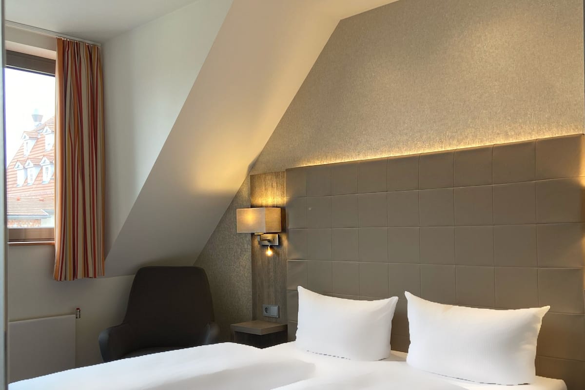 Basic Double Room | Peti besi dalam bilik, meja, seterika/papan seterika, Wi-fi percuma 