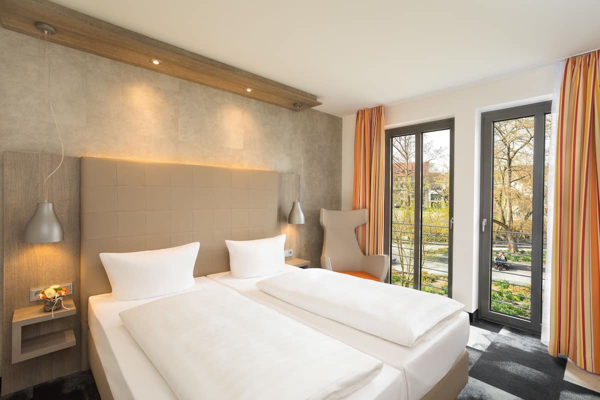 Classic-Doppelzimmer, Stadtblick | Zimmersafe, individuell dekoriert, individuell eingerichtet