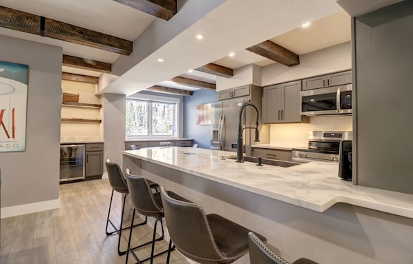 Condo, 2 Bedrooms | Private kitchen