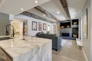 Condo, 2 Bedrooms | Private kitchen