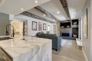 Apartamento, 2 habitaciones | Cocina privada | Frigorífico, microondas, horno y lavavajillas