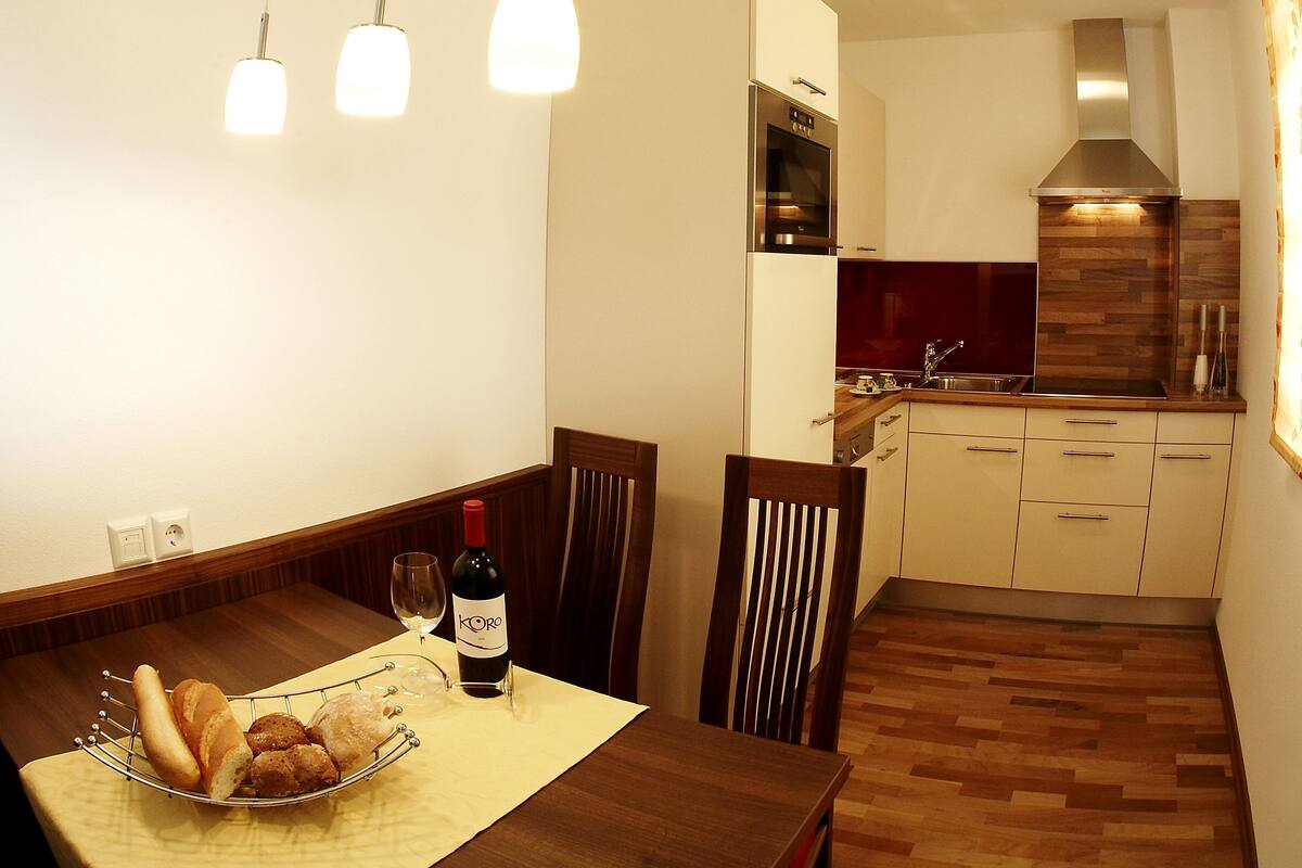 Standard-Apartment (Schlern 1) | Eigene Küche | Großer Kühlschrank, Mikrowelle, Herdplatte, Geschirrspüler