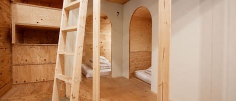 WiFi (free), bed sheets
