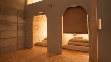 WiFi (free), bed sheets