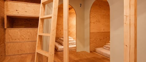 WiFi (free), bed sheets