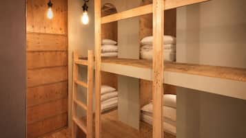 WiFi (free), bed sheets