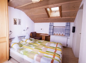 Appartement Standard (4) | 1 chambre, coffres-forts dans les chambres, Wi-Fi gratuit, draps fournis