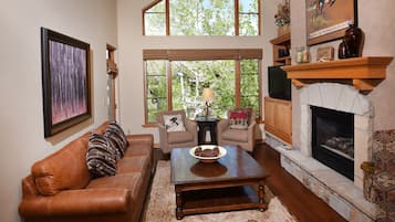 Condo, 2 Bedrooms | Living area | Smart TV