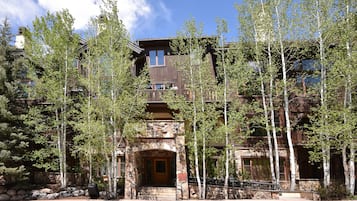 Condo, 2 Bedrooms | Exterior