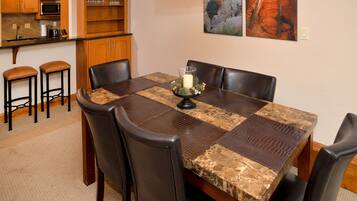 Condo, 2 Bedrooms | Dining