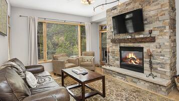 Condo, 2 Bedrooms | Living area | Smart TV