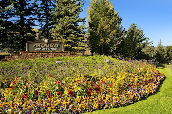 Condo, 2 Bedrooms | Front of property