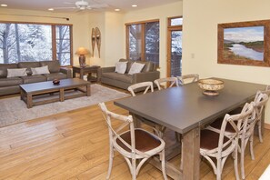 Condo, 2 Bedrooms | Dining