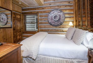 Townhome, 2 Bedrooms | 2 bilik tidur, seterika/papan seterika, Wi-fi percuma, cadar katil 