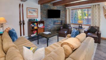 Condo, 2 Bedrooms | Interior