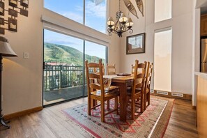 Condo, 4 habitaciones | Restaurantes