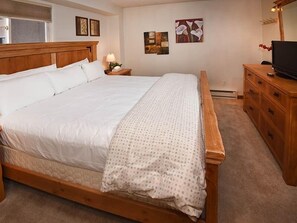 Apartment, 2 Schlafzimmer | 2 Schlafzimmer, Bügeleisen/Bügelbrett, kostenloses WLAN, Bettwäsche