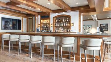 Kondominium, 2 kamar tidur | Bar (di properti)