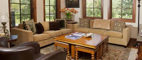 Condo, 2 Bedrooms | Living area