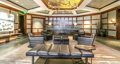Ritz Carlton Vail #112 2 Bedroom Condo by RedAwning