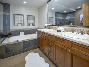 Casa de ciudad, 4 habitaciones | Baño | Secadora de cabello, toallas, shampoo 