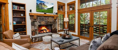 Maison mitoyenne, 4 chambres | Coin séjour | TV connectée