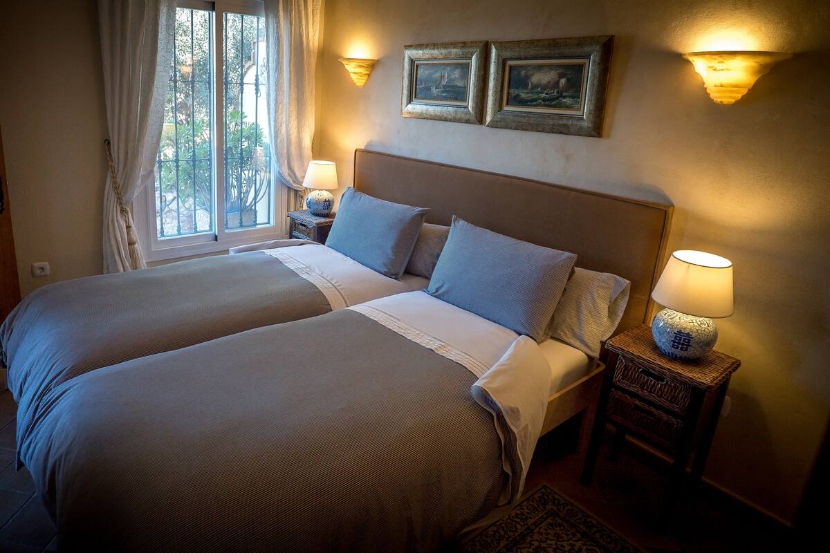 Apartment, 1 Bedroom (Rojo) | 1 bedroom, Egyptian cotton sheets, premium bedding, blackout drapes