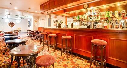 Godolphin Arms Hotel