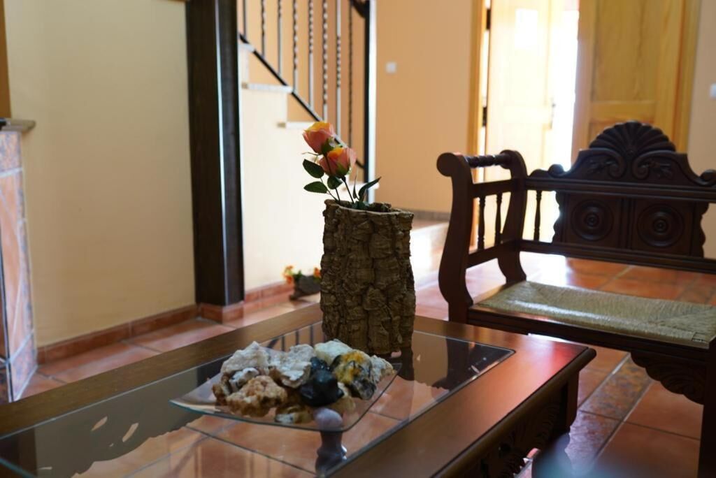 Breakfast, lunch and dinner served