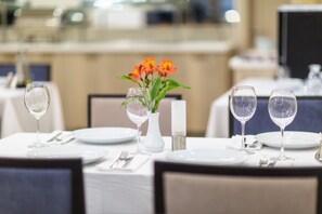 Breakfast, lunch and dinner served - Hotel Harmony by Aycon (Petrovac)