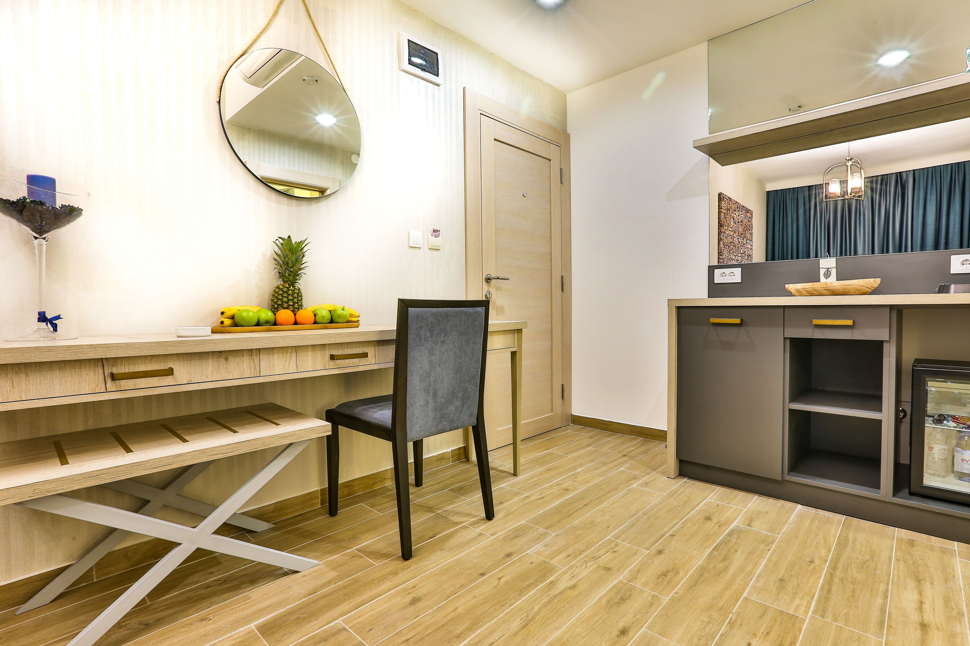 Deluxe Suite, 1 Bedroom, Garden View | Minibar, in-room safe, desk, blackout drapes