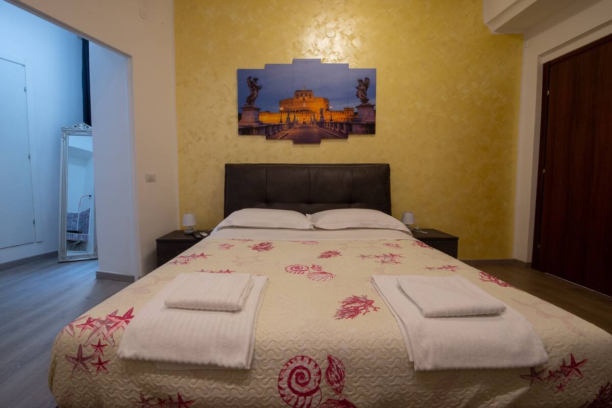 Standard-Studiosuite (Queen Room) | Daunenbettdecken, Bügeleisen/Bügelbrett, kostenloses WLAN, Bettwäsche