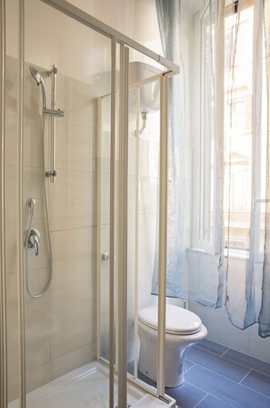 Bathroom shower - ImperialeTop (Rome)