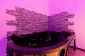 Superior Room, Jetted Tub (Deluxe Room) | Jetted bathtub - ImperialeTop (Rome)