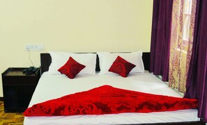Rollaway beds, free WiFi - Omega Inn (Gangtok)