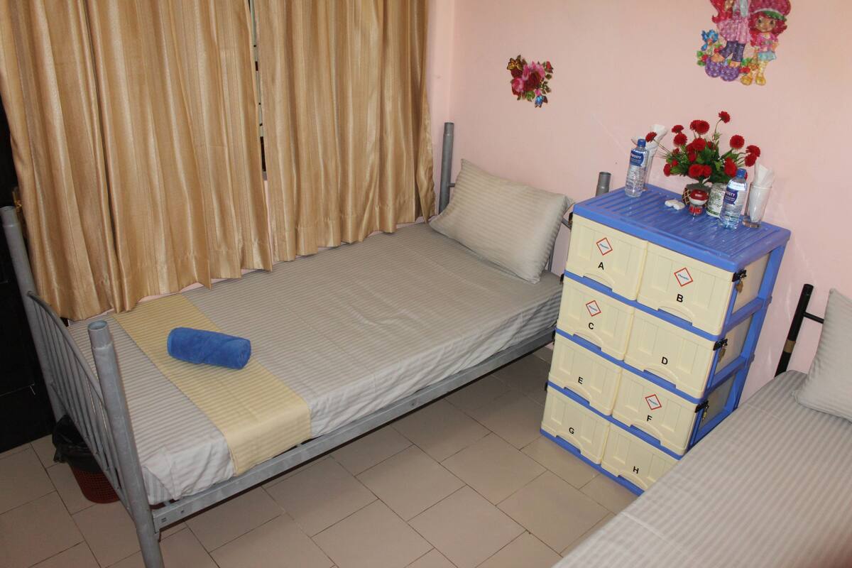 Economy Shared Dormitory, Mixed Dorm | In-room safe, soundproofing, iron/ironing board, rollaway beds