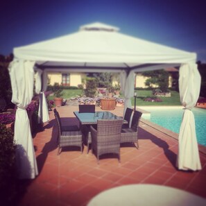 Outdoor pool, pool loungers - Agriturismo Le Rondinelle (Montepulciano)