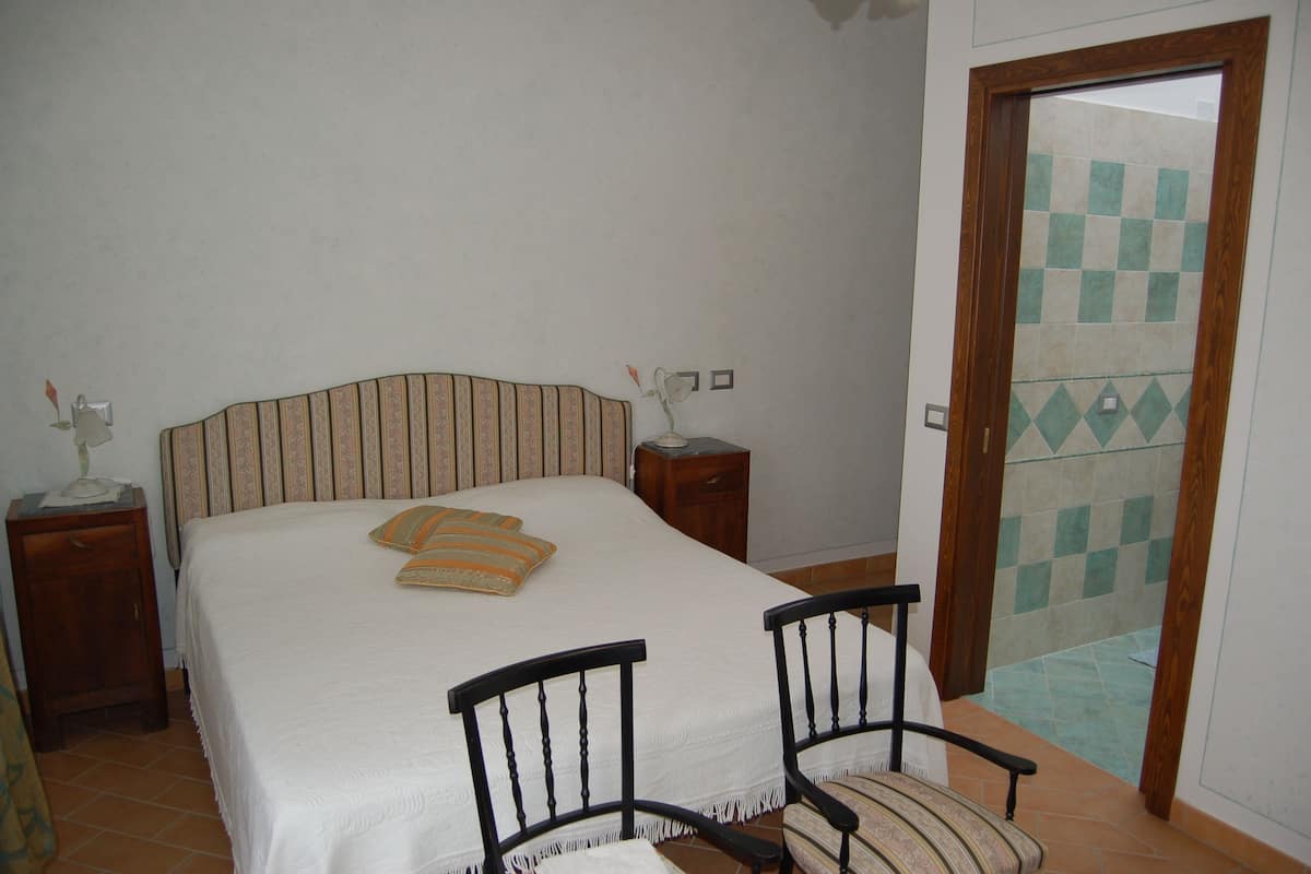 Soundproofing, free cots/infant beds, rollaway beds, free WiFi
