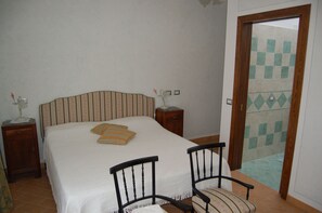 Soundproofing, free cots/infant beds, rollaway beds, free WiFi - Agriturismo Le Rondinelle (Montepulciano)