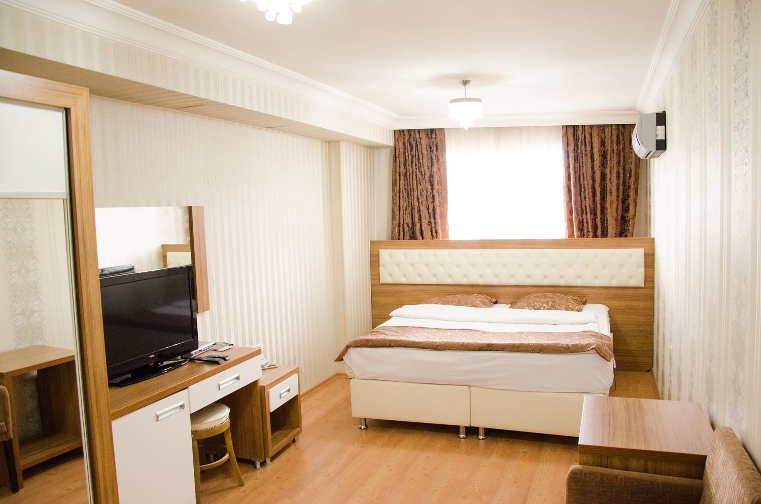 Standard Single Room | Minibar, iron/ironing board, free cribs/infant beds, free WiFi